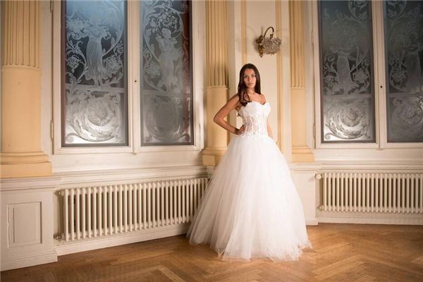 I dreamed that my bride's dress was tattered.