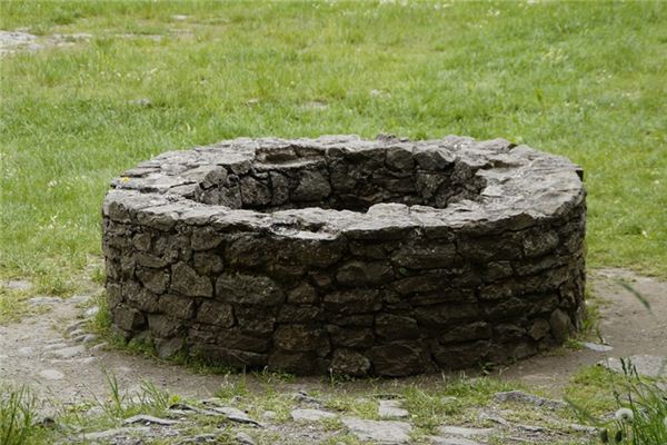 What does it mean to dream of jumping into a well? What does it mean to dream of jumping into a well?