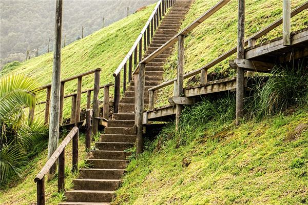 What does it mean to dream of climbing stairs?