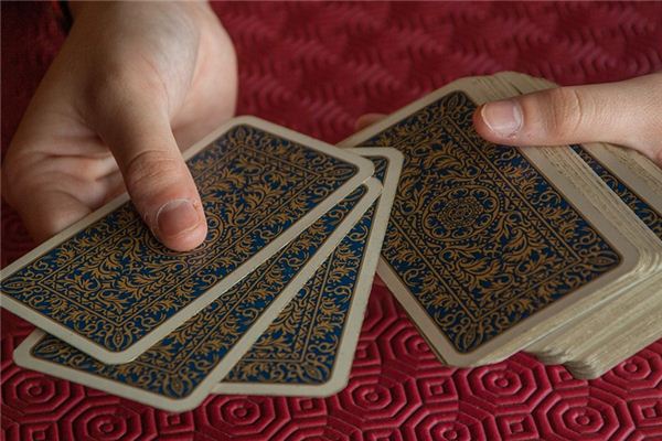 What does it mean to dream of playing cards? What does it mean to dream of playing cards?