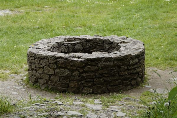 What does it mean to dream of falling into a well? What does it mean to dream of falling into a well?
