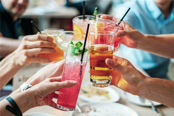 What does it mean to dream of drinking freely? What does it mean to dream of drinking freely?