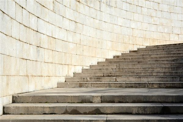 What does it mean to dream of climbing stone steps? What does it mean to dream of climbing stone steps?