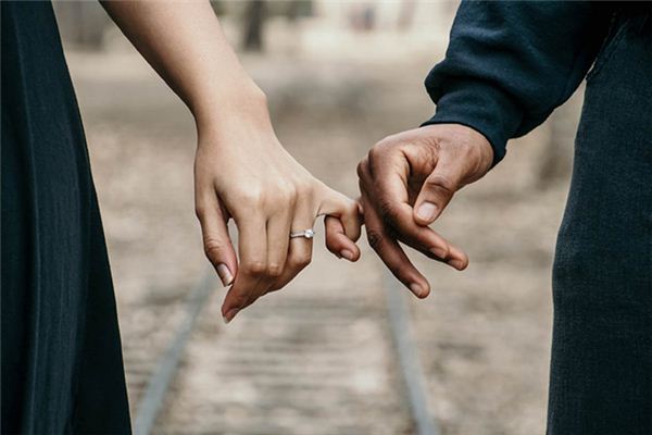 What does it mean to dream of a marriage proposal? What does it mean to dream of a marriage proposal?