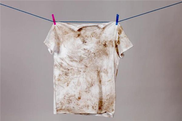 What does it mean to dream of getting your clothes dirty? What does it mean to dream of getting your clothes dirty?