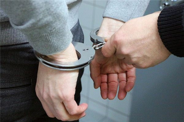 What does it mean to dream of being arrested? What does it mean to dream of being arrested?