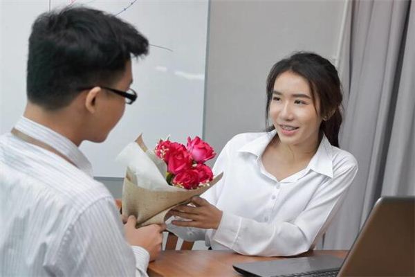 Dreaming of giving flowers to a singer