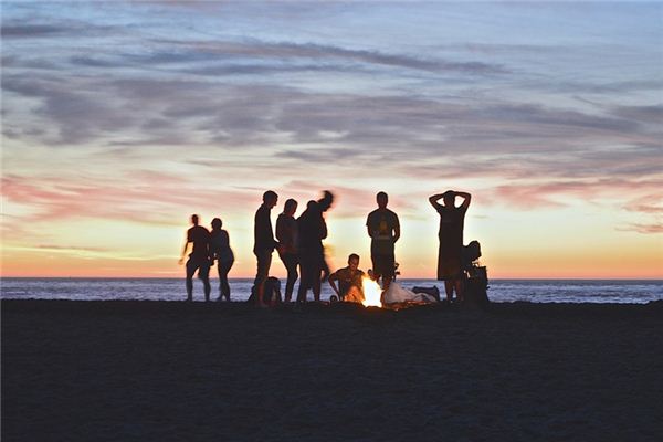 What does it mean to dream of warming yourself by a fire? What does it mean to dream of warming yourself by a fire?