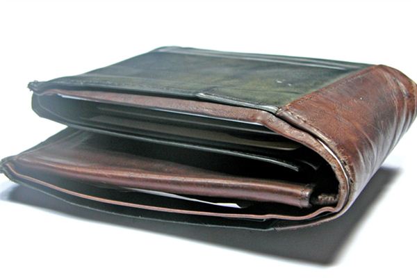 What does it mean to dream of having your wallet stolen? What does it mean to dream of having your wallet stolen?