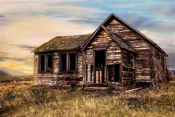 What does it mean to dream of living in an old house? What does it mean to dream of living in an old house?