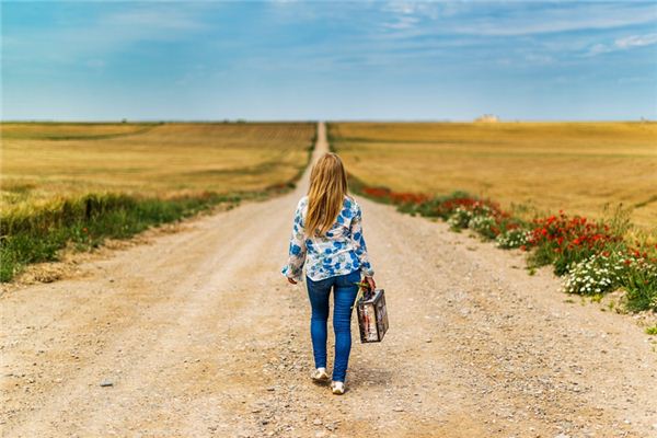 What does it mean to dream of walking alone? What does it mean to dream of walking alone?