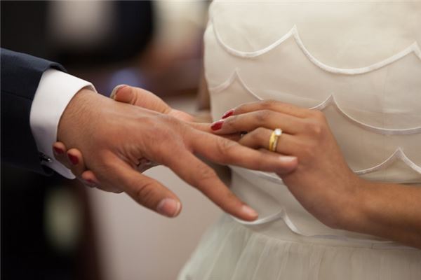 I dreamt that my ex-boyfriend got married. I dreamt that my ex-boyfriend got married.