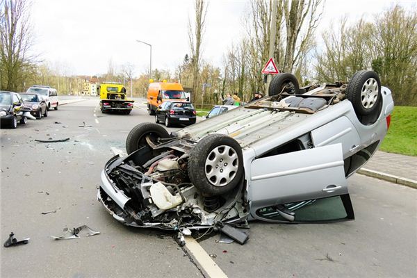 What does it mean to dream of a car overturning? What does it mean to dream of a car overturning?