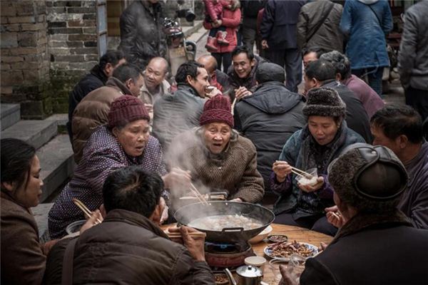I dreamed of eating with my relatives. I dreamed of eating with my relatives.