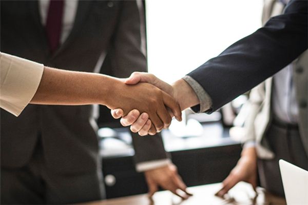 What does it mean to dream of flattery? What does it mean to dream of flattery?