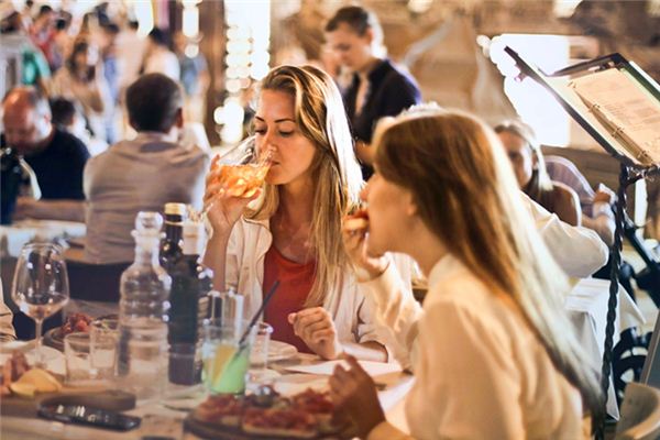What does it mean to dream of other people eating? What does it mean to dream of other people eating?