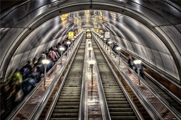 What does it mean to dream of going down stairs? What does it mean to dream of going down stairs?
