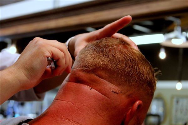 What does it mean to dream of shaving your head? What does it mean to dream of shaving your head?
