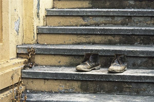 What does it mean to dream of losing your shoes?