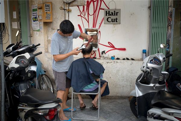 What does it mean to dream of getting a haircut?