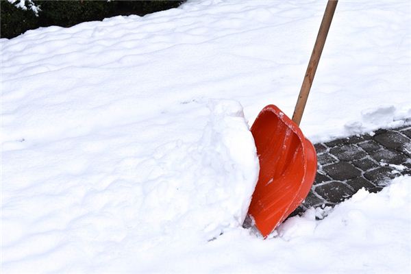 What does it mean to dream of shoveling snow? What does it mean to dream of shoveling snow?