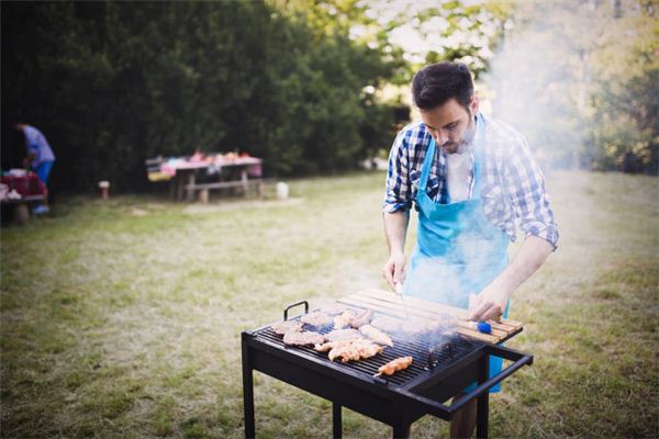 I dreamed of putting oil on barbecue meat.