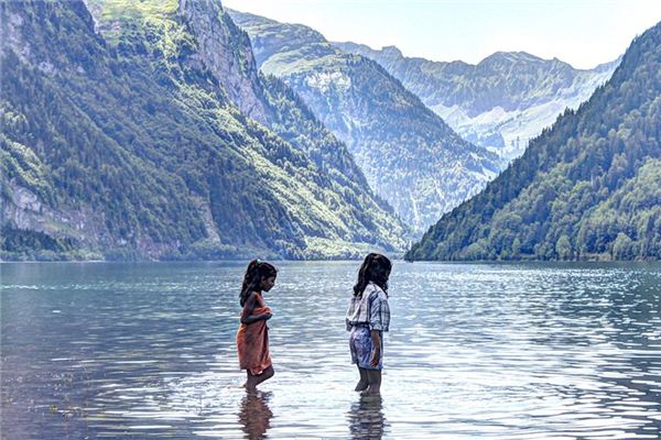 What does it mean to dream of wading through water? What does it mean to dream of wading through water?