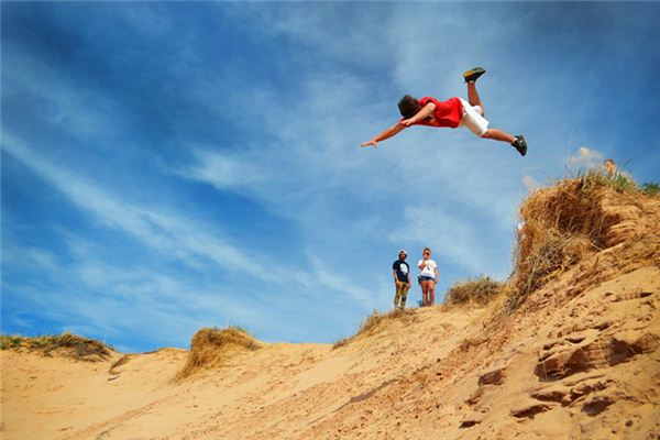 What does it mean to dream of falling? What does it mean to dream of falling?