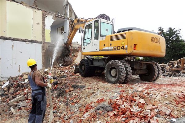 What does it mean to dream of a house being demolished? What does it mean to dream of a house being demolished?