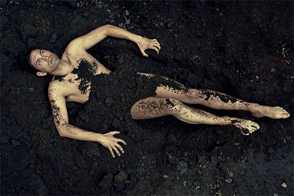 What does it mean to dream of a group of people being naked? What does it mean to dream of a group of people being naked?