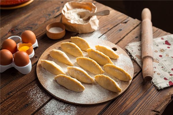 What does it mean to dream of rolling out dumpling wrappers? What does it mean to dream of rolling out dumpling wrappers?