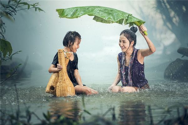 What does it mean to dream of being caught in the rain? What does it mean to dream of being caught in the rain?