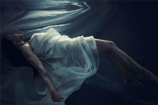 I dreamed that I fell into the water I dreamed that I fell into the water