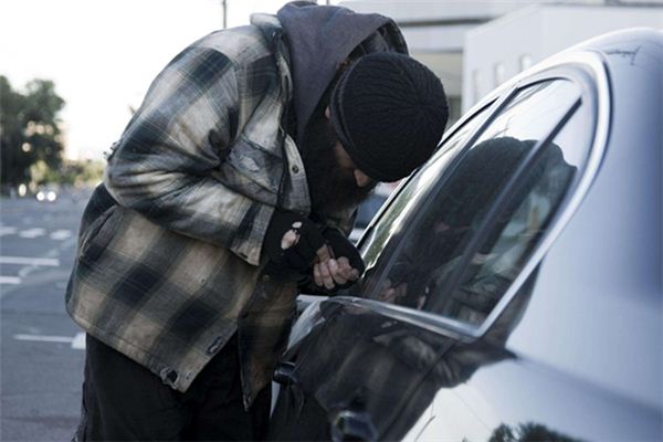 What does it mean to dream of your car being stolen?