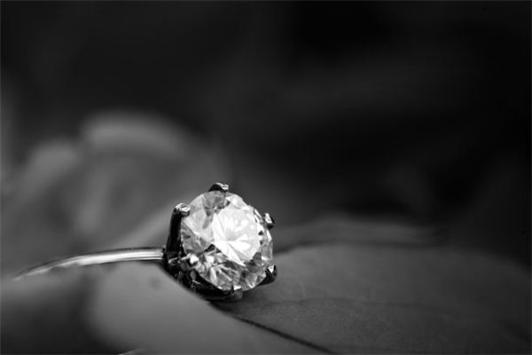 I dreamt that my husband gave me a diamond ring.