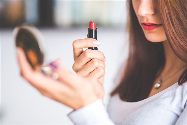 What does it mean to dream of buying lipstick? What does it mean to dream of buying lipstick?