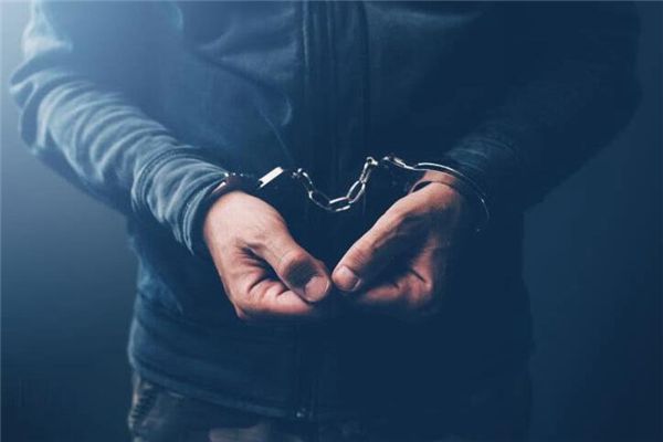 I dreamt that my son was arrested by the police.
