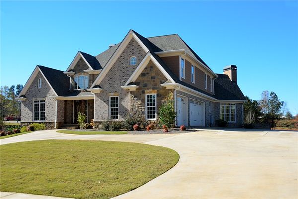 What does it mean to dream of living in a big house? What does it mean to dream of living in a big house?
