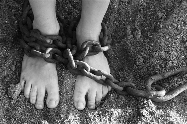 What does it mean to dream of having your hands and feet tied? What does it mean to dream of having your hands and feet tied?