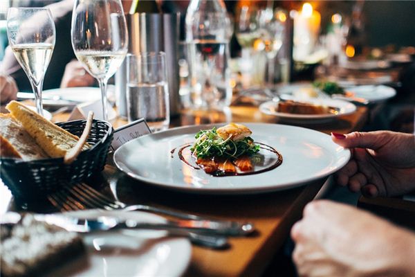 What does it mean to dream about dinner? What does it mean to dream about dinner?