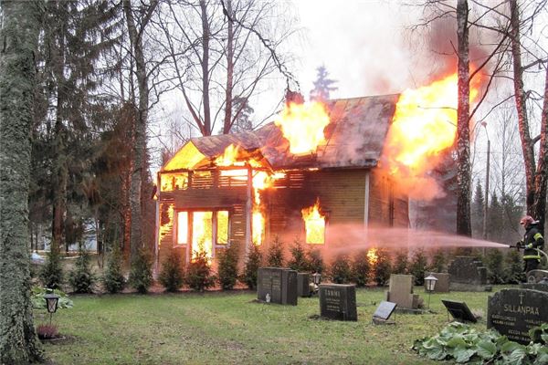 I dreamed that half of the house burned down.