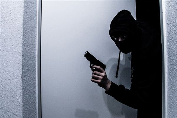 What does it mean to dream of robbing someone? What does it mean to dream of robbing someone?