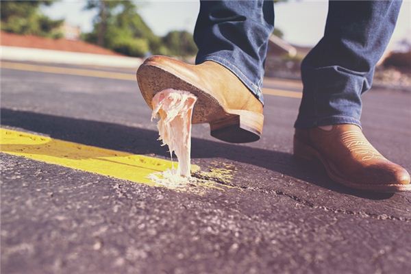 What does it mean to dream of shoes covered in feces? What does it mean to dream of shoes covered in feces?