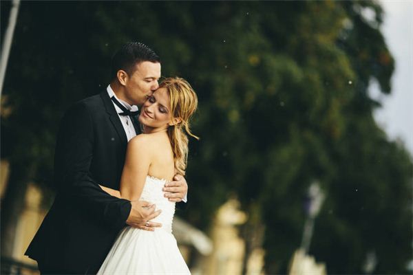 Dreaming of marrying someone else