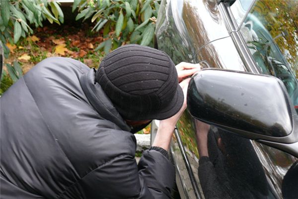 What does it mean to dream of your car being stolen?