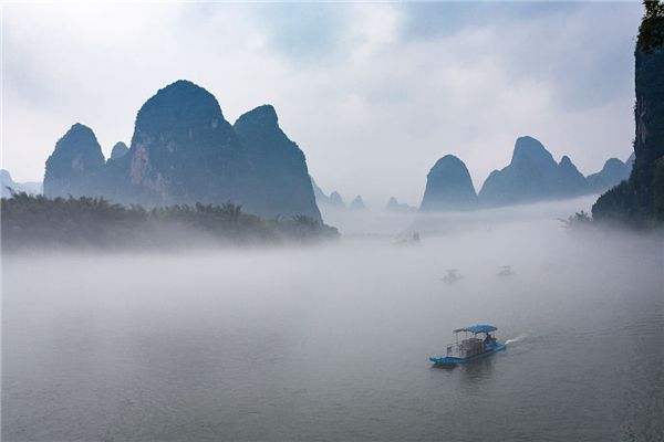 I dreamt that my boat was trapped in thick fog.