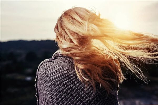 I dreamed that I was drifting in the wind
