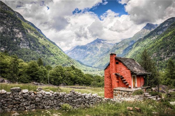 What does it mean to dream of an old house?