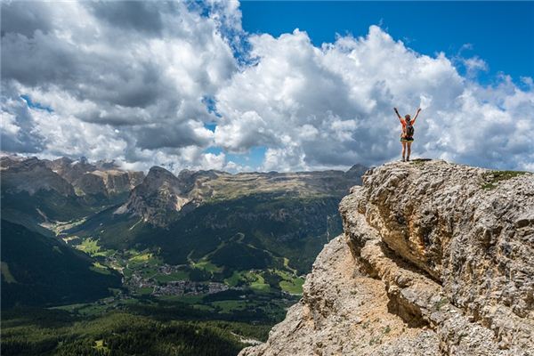 What does it mean to dream of falling into a valley? What does it mean to dream of falling into a valley?
