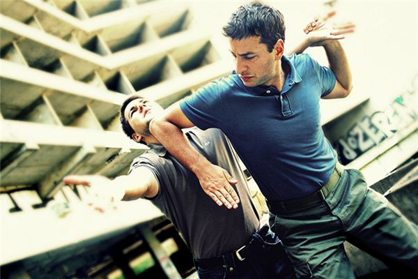 What does it mean to dream of beating bad guys? What does it mean to dream of beating bad guys?